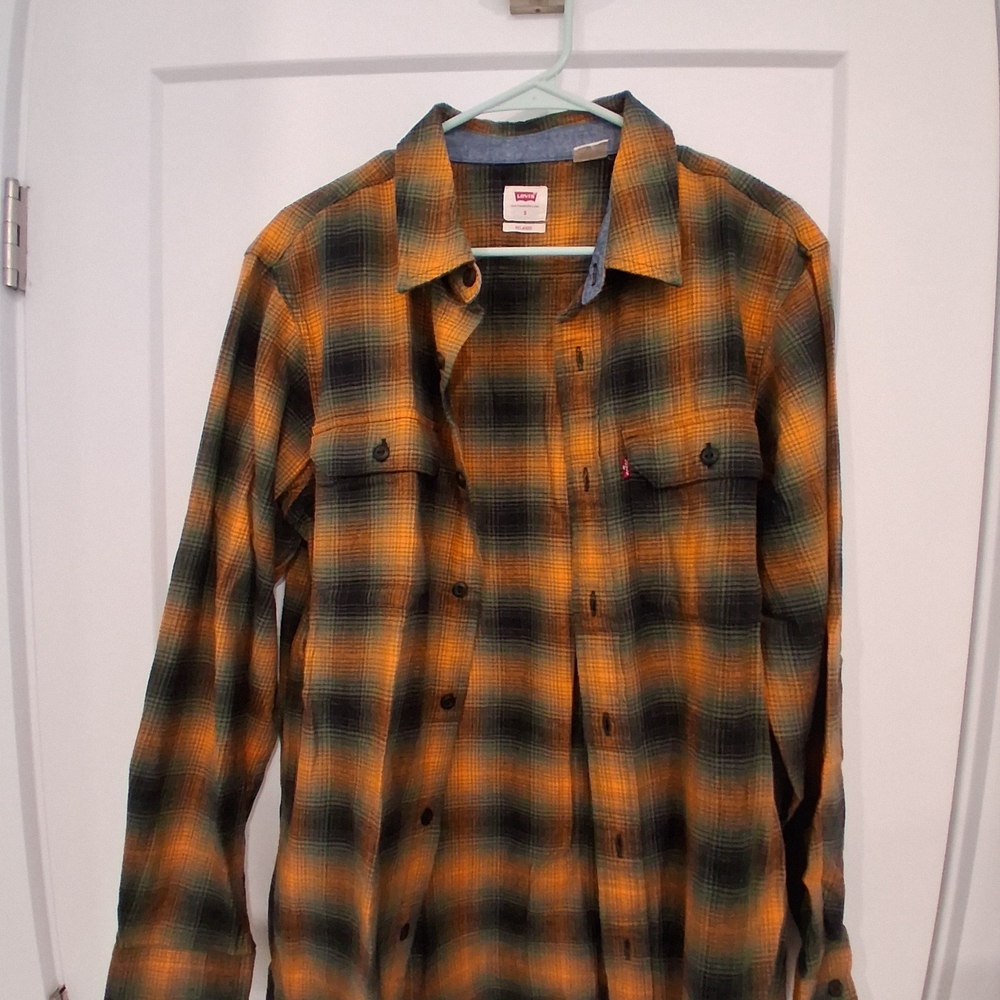 Levi's Plaid Button-Up Shirt